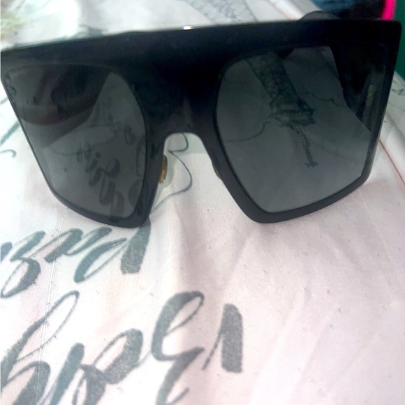Christian Dior over sized sunglasses. See all pictures. - Picture 8 of 14